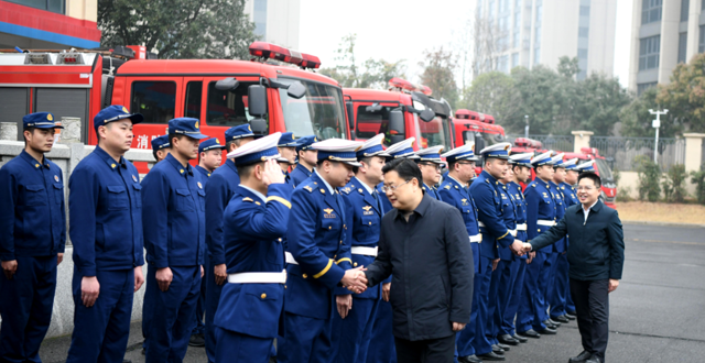 常德经开区主要领导走访慰问部队官兵及公安民警